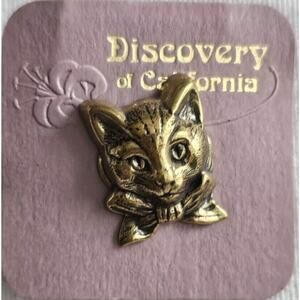 New Vintage Discovery Of California Gold Tone Cat Brooch Pin Bow Tie